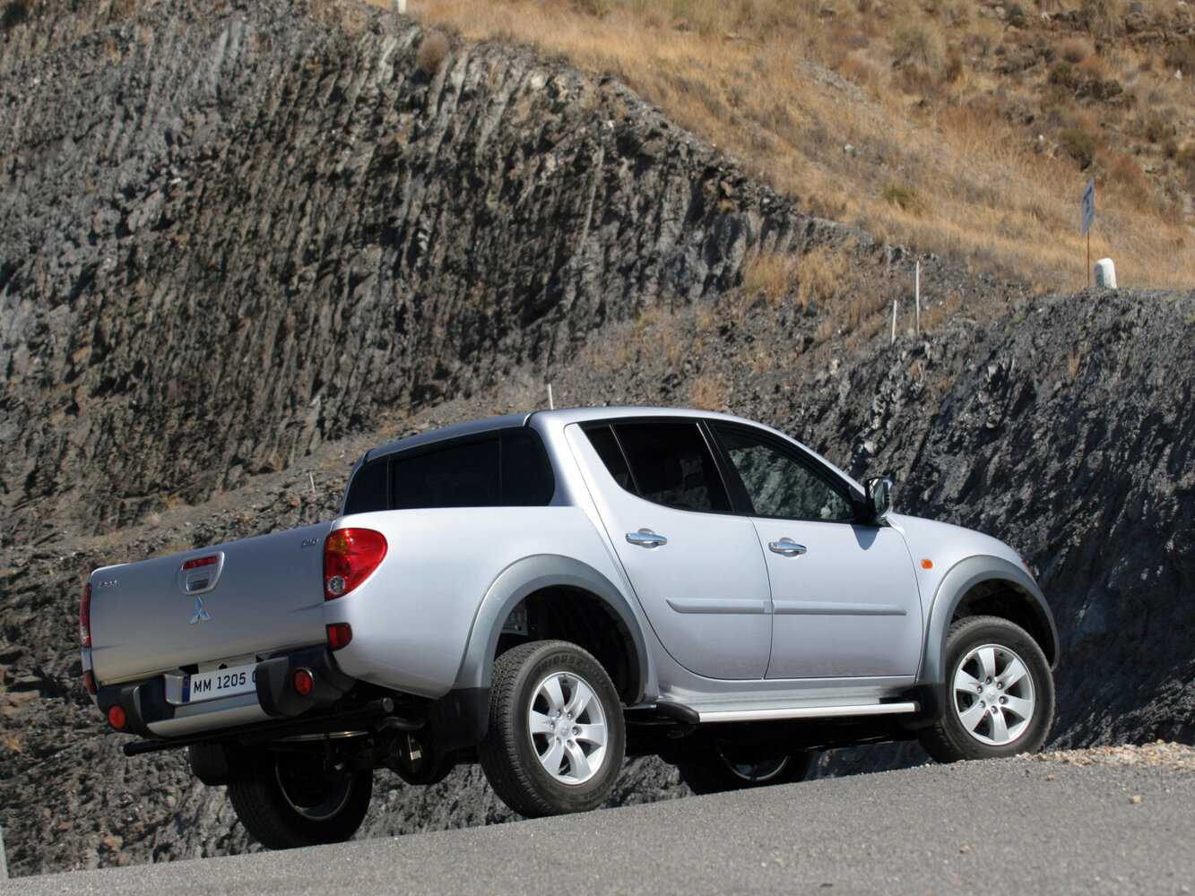 Mitsubishi L200, IV, 2006–2014, Pickup Двойная кабина: Rear three-quarter view