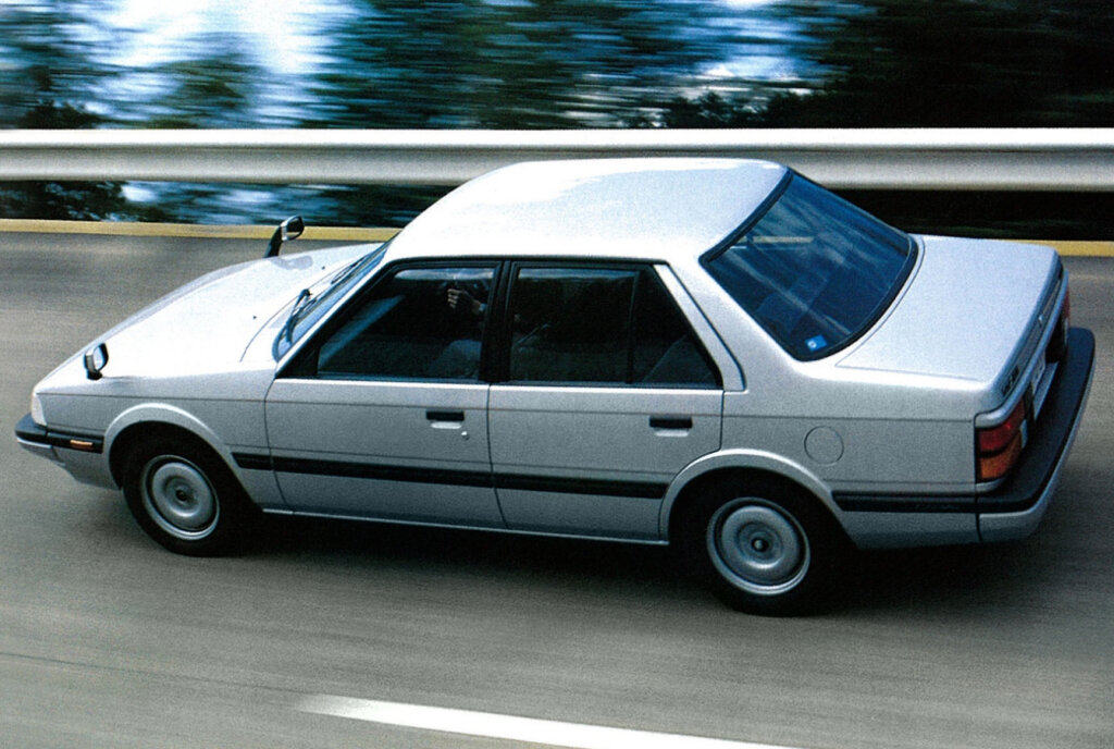 Mazda Capella, III, 1982–1987, Sedan: Rear three-quarter view