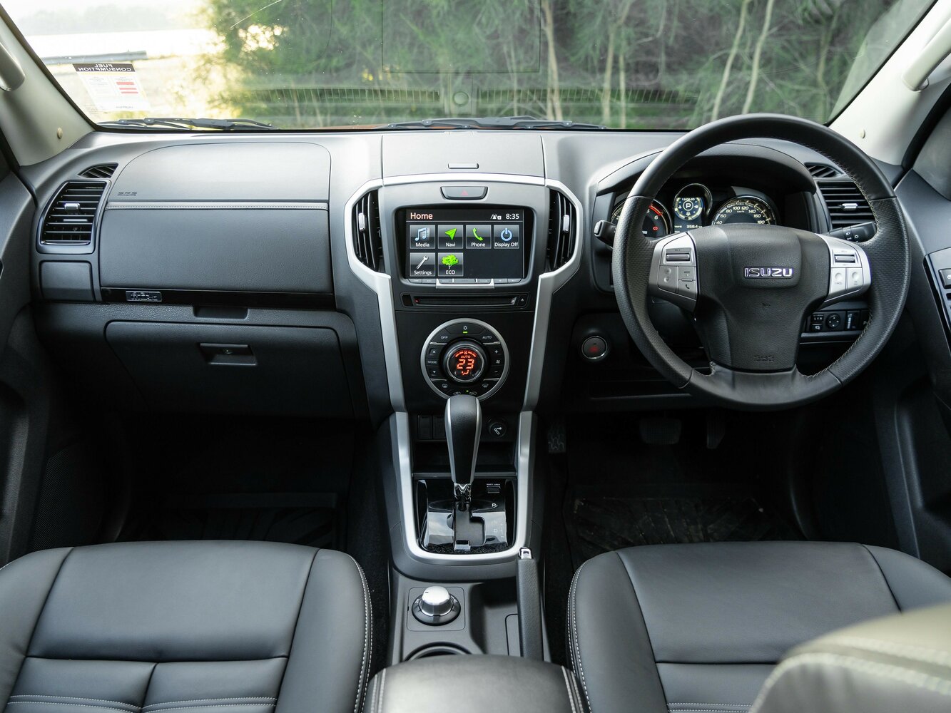 Isuzu MU-X, I Рестайлинг, 2017–2020, Внедорожник 5 дв.: Передняя панель