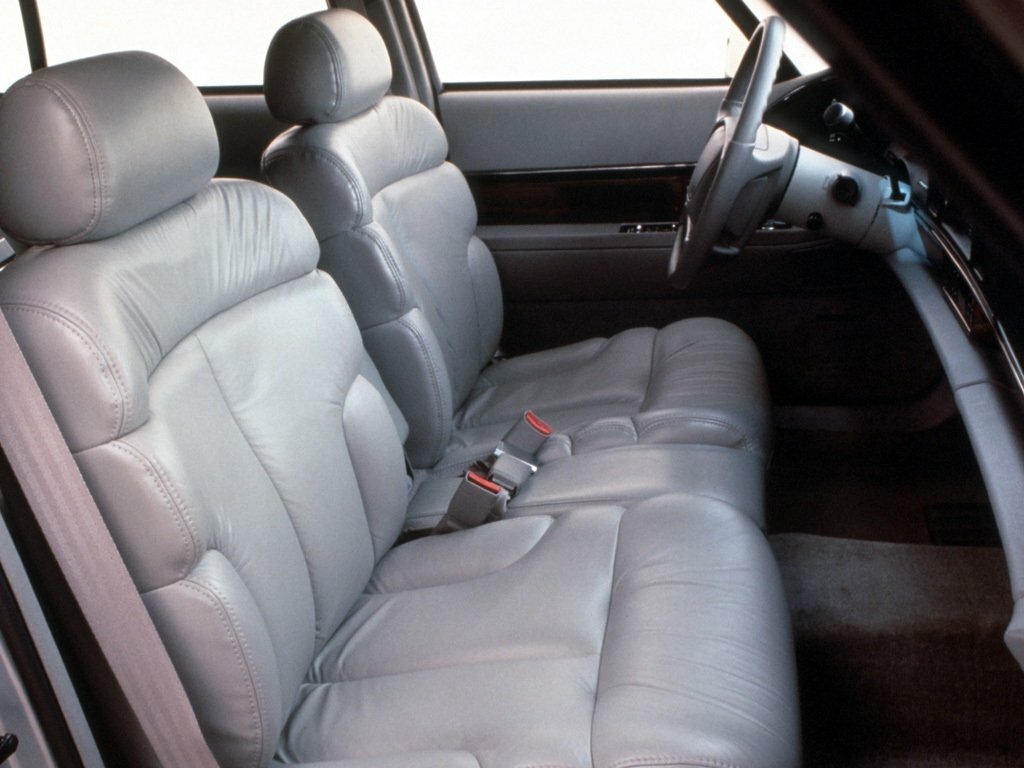 Buick LeSabre, VII, 1992–1999, Седан: Передняя часть салона
