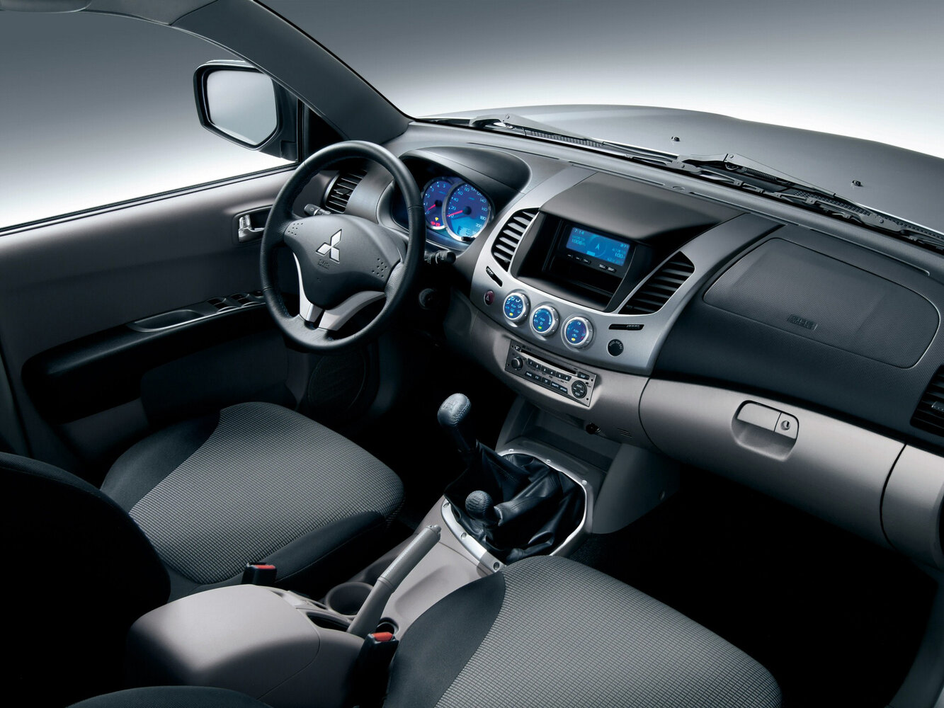 Mitsubishi L200, IV, 2006–2014, Pickup Двойная кабина: Front cabin