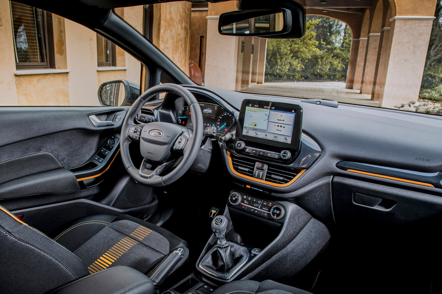 Ford Fiesta, Mk7, 2017–2021, Хэтчбек 5 дв. Active: Передняя часть салона