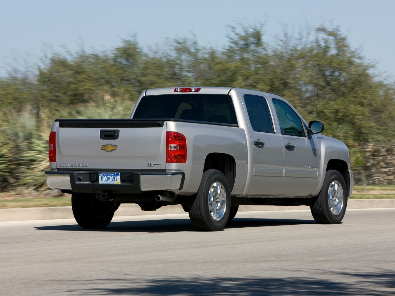 Chevrolet Silverado, II (GMT900), 2007–2013, Пикап Двойная кабина Crew Cab: Вид сзади в три четверти