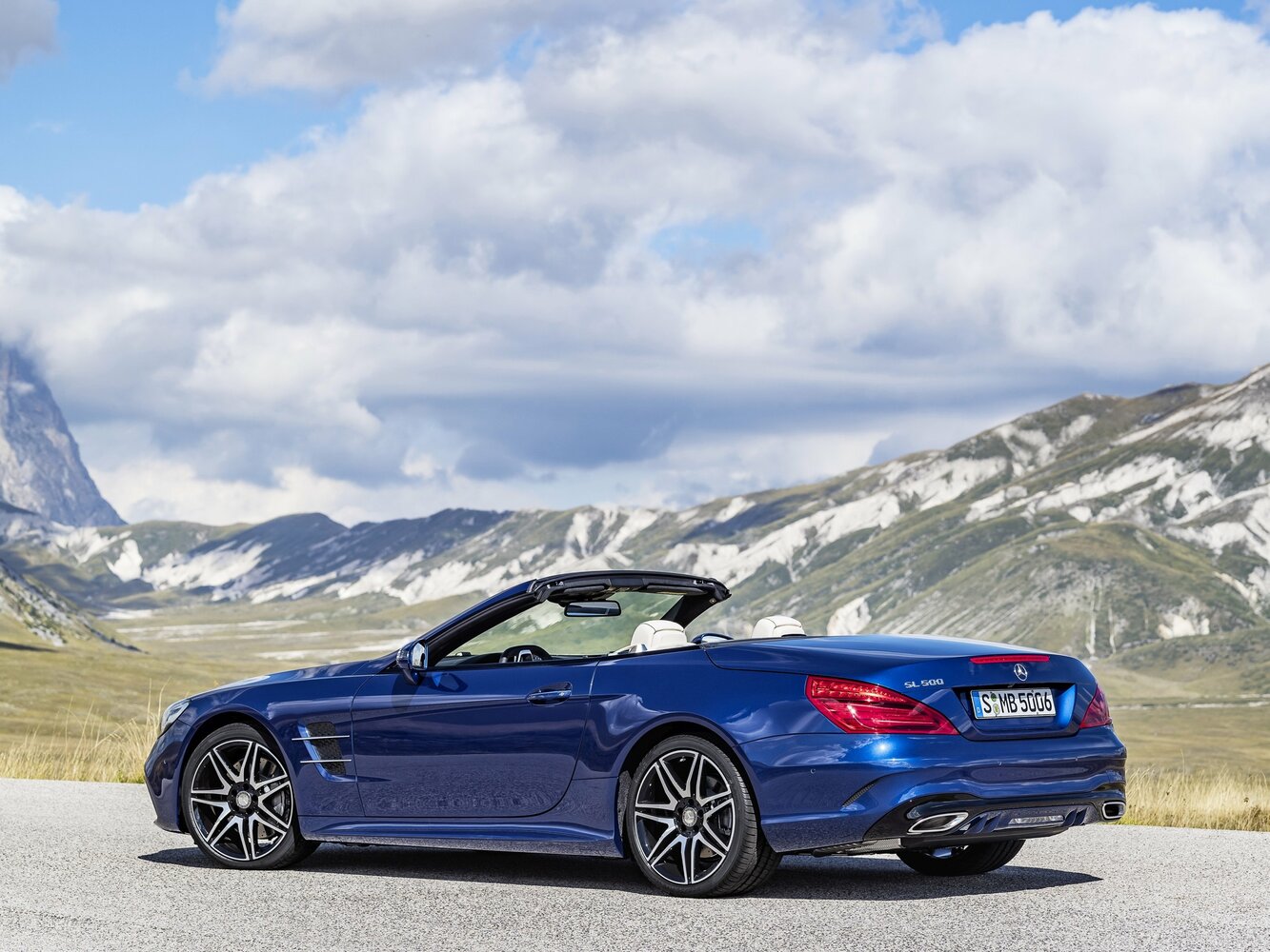 Mercedes-Benz SL-Класс, VI (R231) Рестайлинг, 2016–2020, Родстер: Вид сзади в три четверти