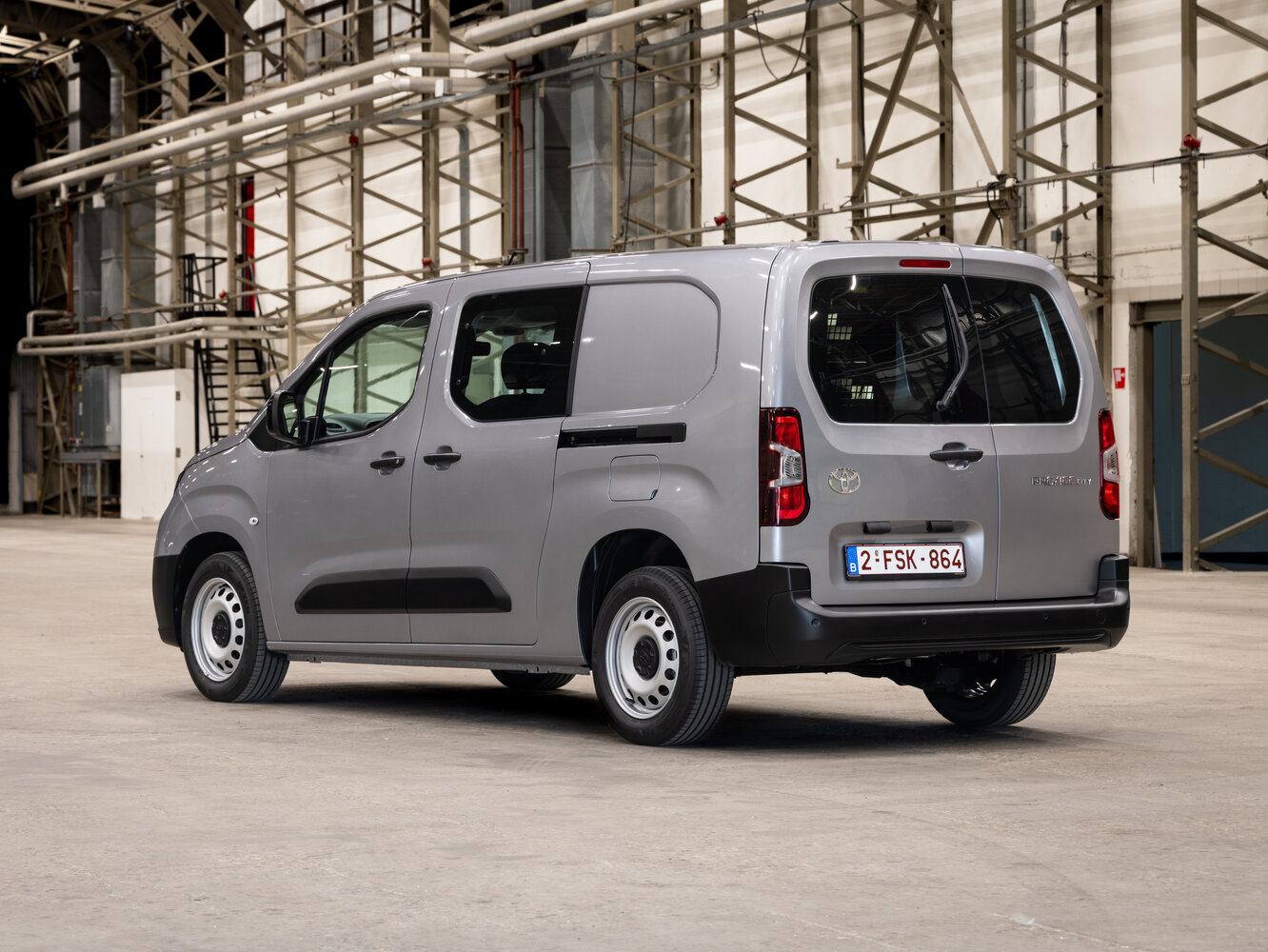 Toyota ProAce City, I facelift, 2024–2026, Van L2: Rear three-quarter view
