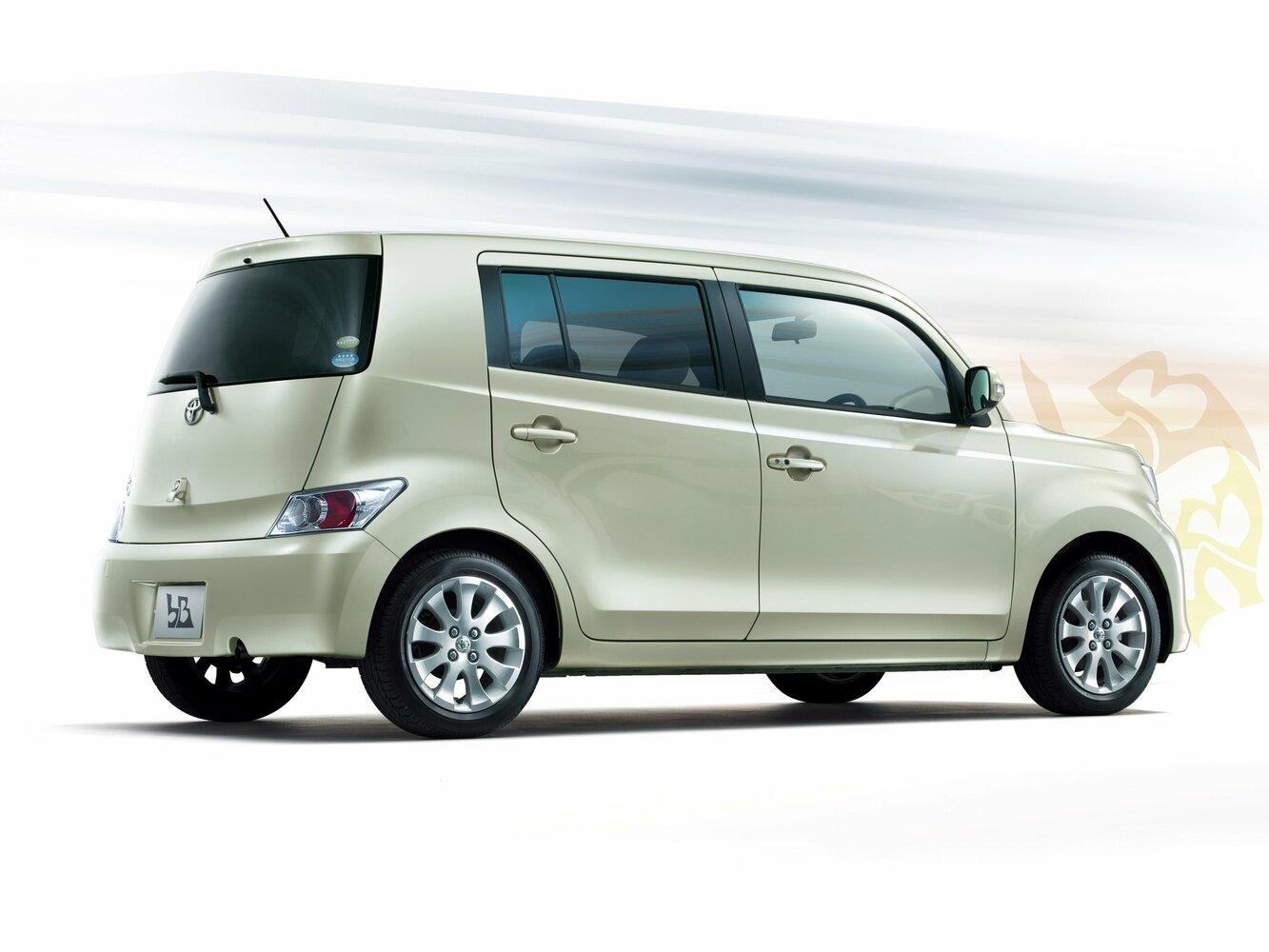 Toyota bB, II facelift, 2008–2016, Compact MPV: Rear three-quarter view