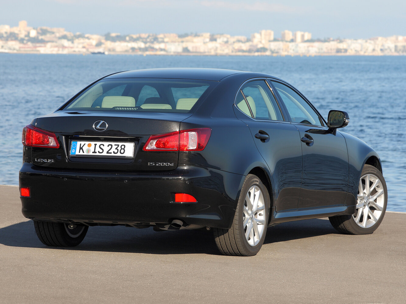 Lexus IS, II Рестайлинг 2, 2010–2016, Седан: Вид сзади в три четверти