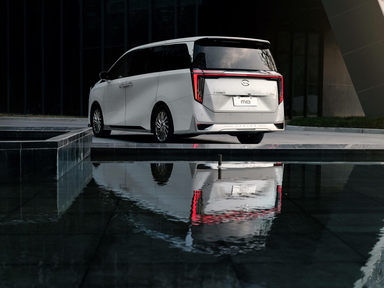 GAC Trumpchi M8, II, 2022–2026, Минивэн Master Edition: Вид сзади в три четверти