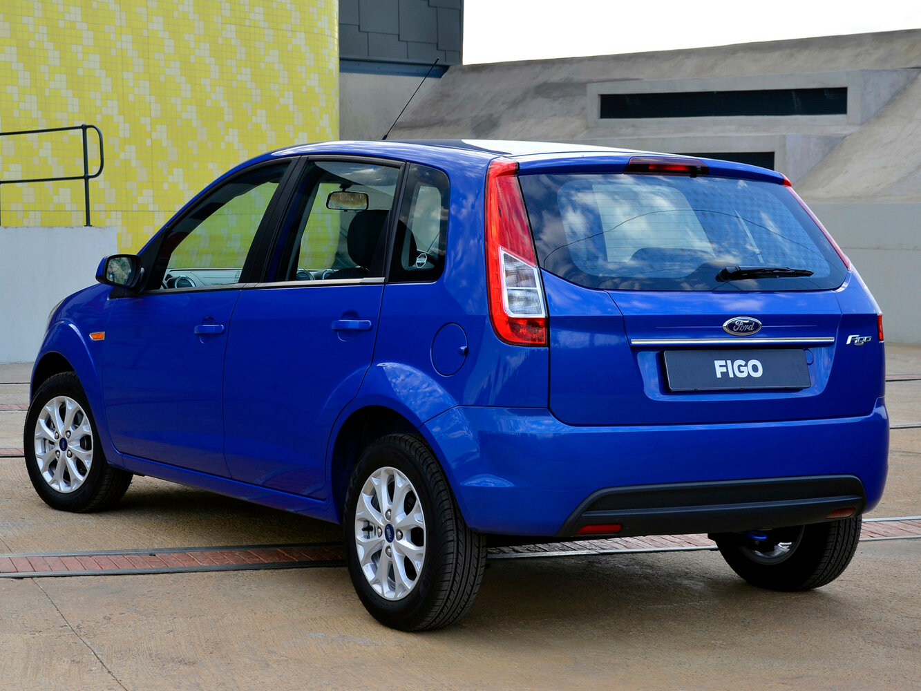 Ford Figo, I Рестайлинг, 2012–2015, Хэтчбек 5 дв.: Вид сзади в три четверти