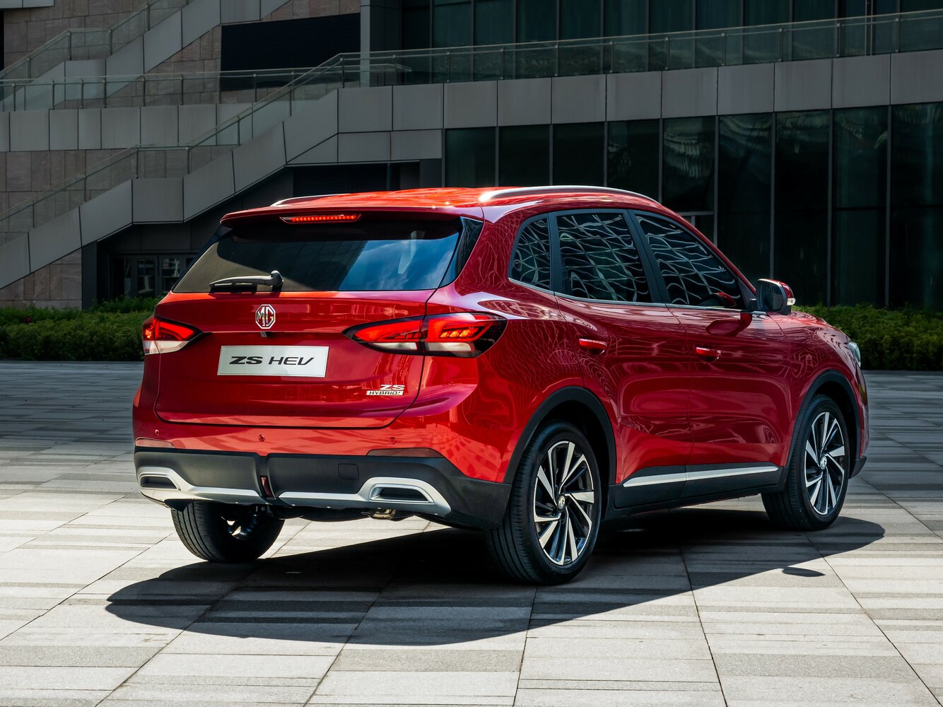 MG ZS, III, 2024–2026, SUV 5 door: Rear three-quarter view