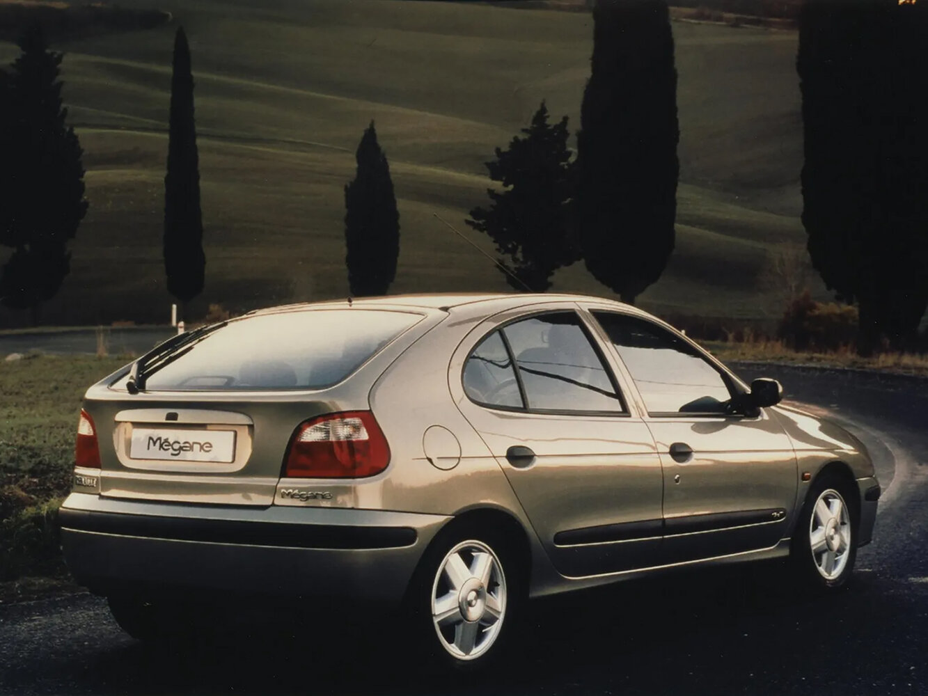 Renault Megane, I Рестайлинг, 1999–2003, Хэтчбек 5 дв.: Вид сзади в три четверти