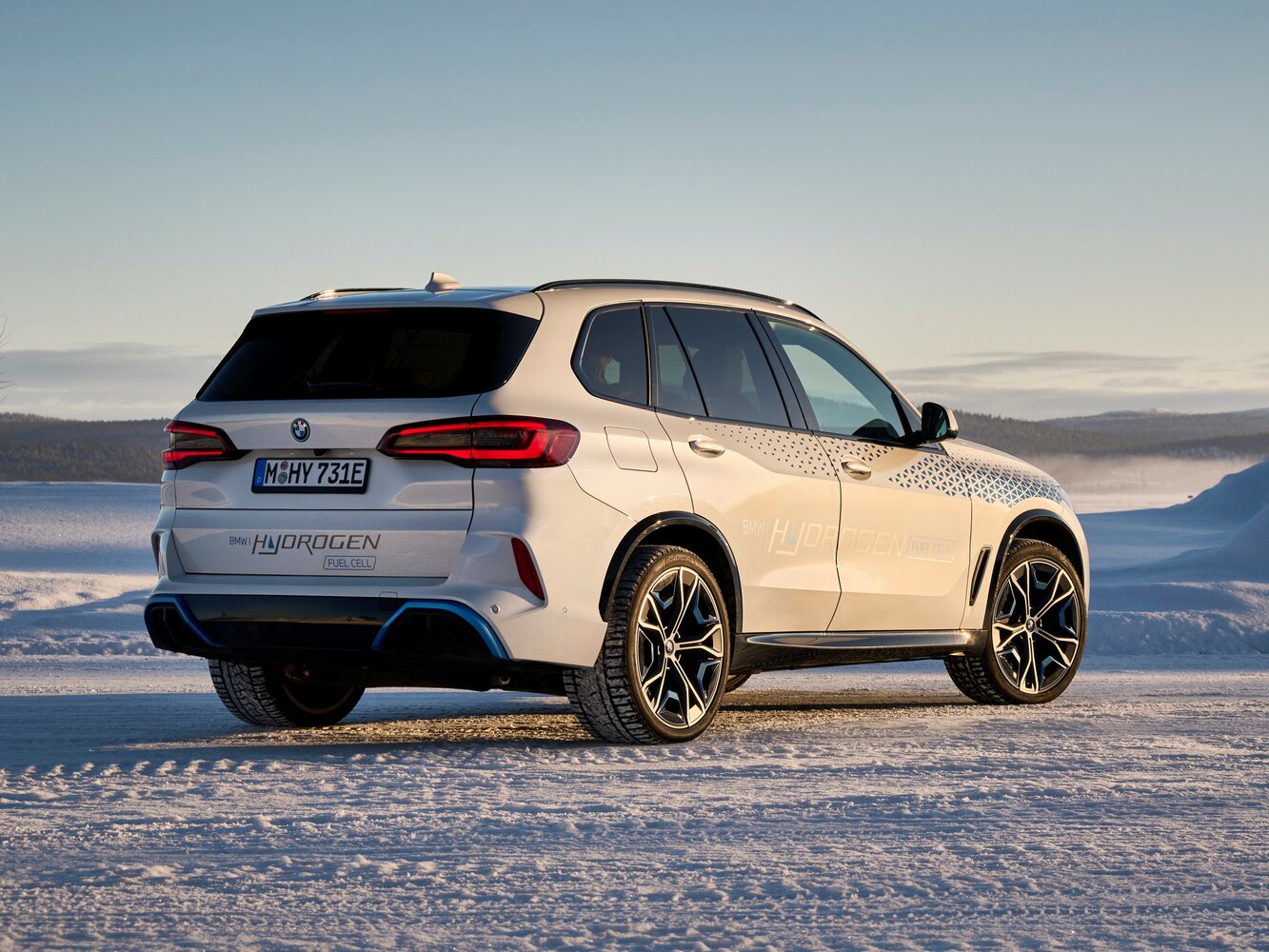 BMW iX5, G05, 2022–2023, SUV 5 door: Rear three-quarter view
