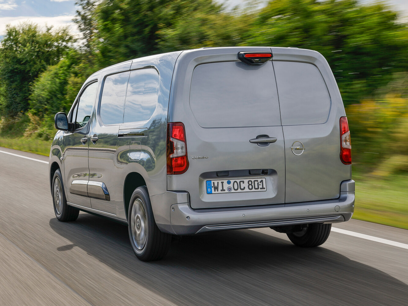 Opel Combo, E Рестайлинг, 2024–2026, Фургон XL: Вид сзади в три четверти