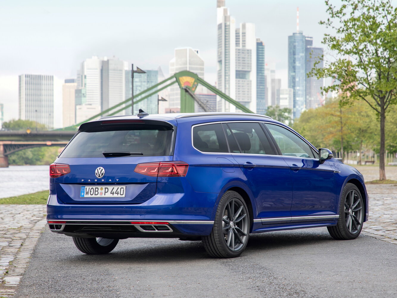Volkswagen Passat, B8 Рестайлинг, 2019–2023, Универсал 5 дв.: Вид сзади в три четверти