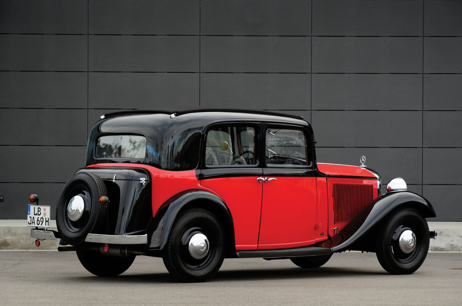 Mercedes-Benz W21, , 1933–1936, Седан Limousine: Вид сзади в три четверти