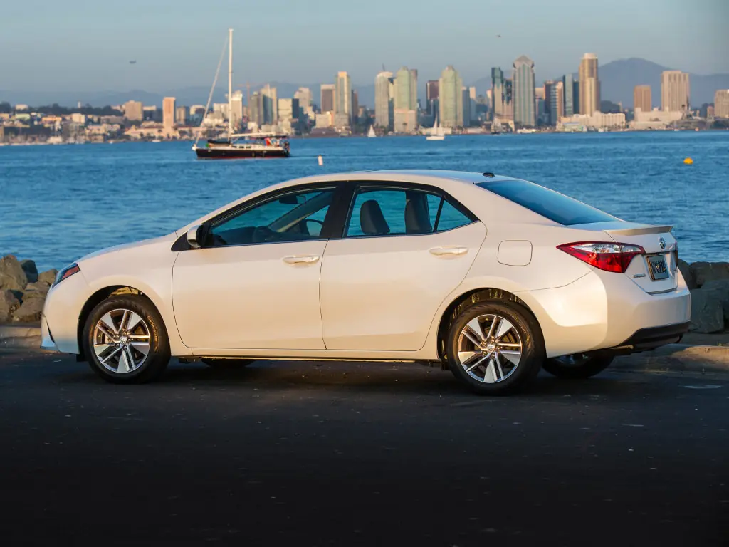 Toyota Corolla, 11 поколение, E170, Седан, США, 04.2013 - 07.2018: фото поколения 29