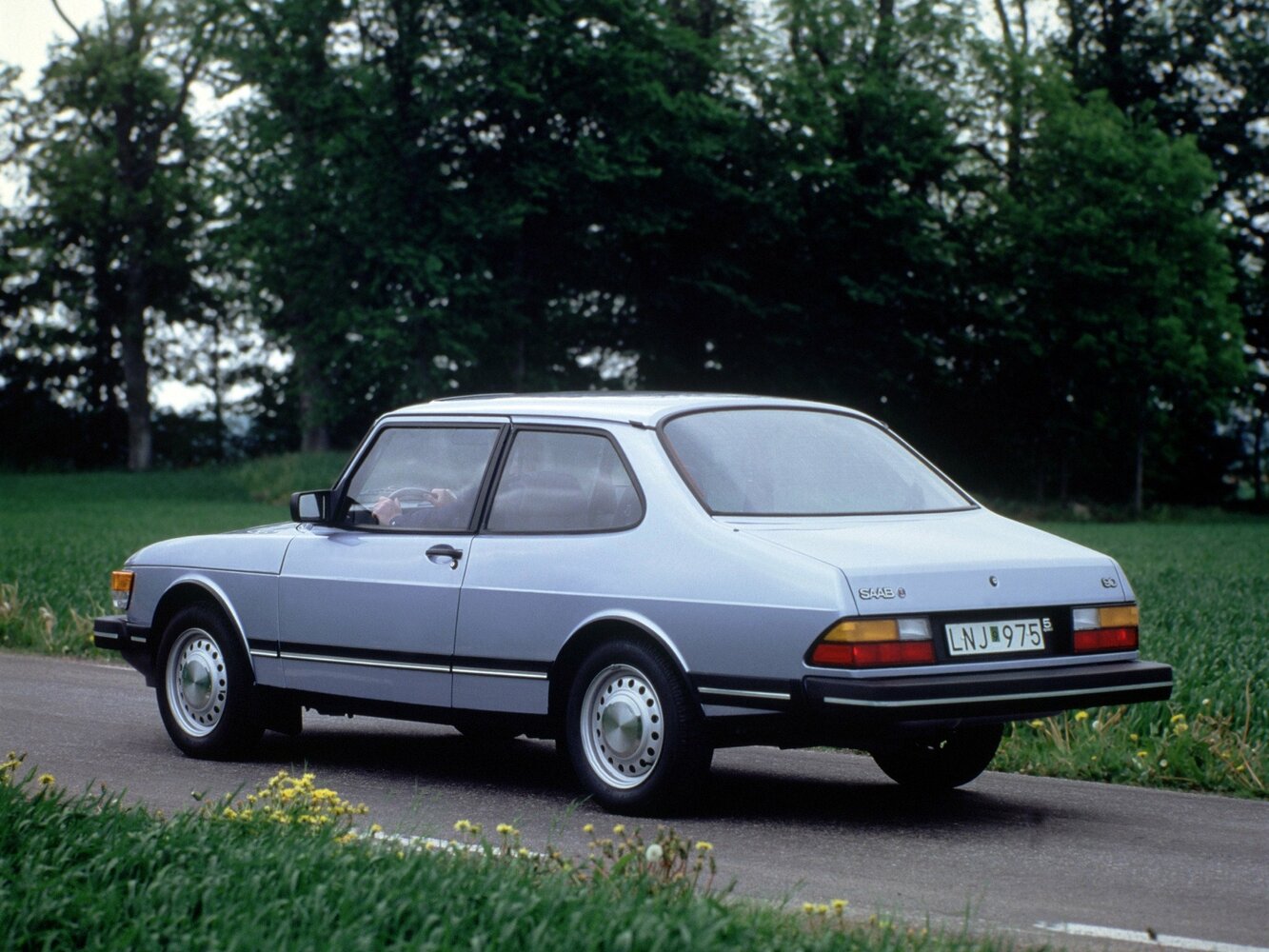 Saab 90, , 1984–1987, Купе: Вид сзади в три четверти