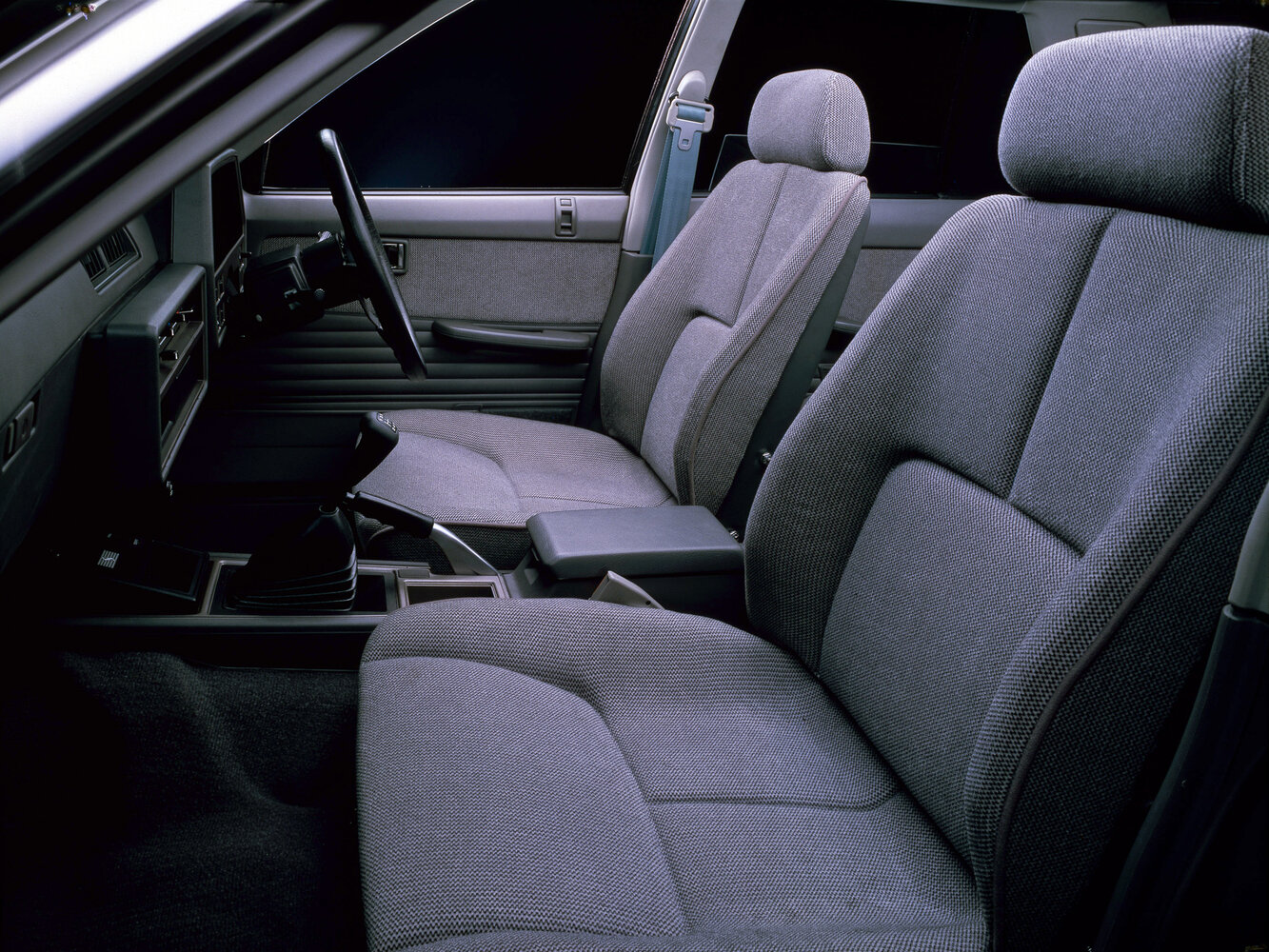 Nissan Skyline, VI (R30), 1981–1985, Sedan: Front cabin