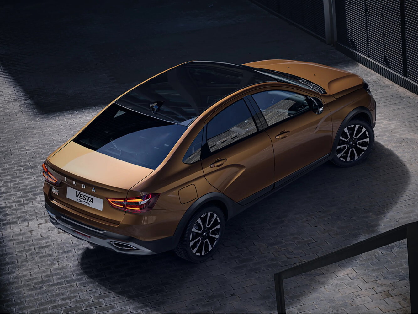 Lada (ВАЗ) Vesta, I Рестайлинг (NG), 2022–2026, Седан Cross: Вид сзади в три четверти