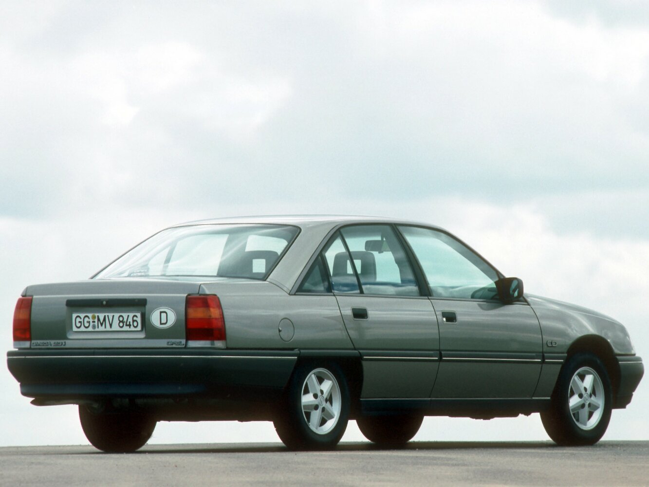 Opel Omega, A, 1984–1994, Sedan: Rear three-quarter view