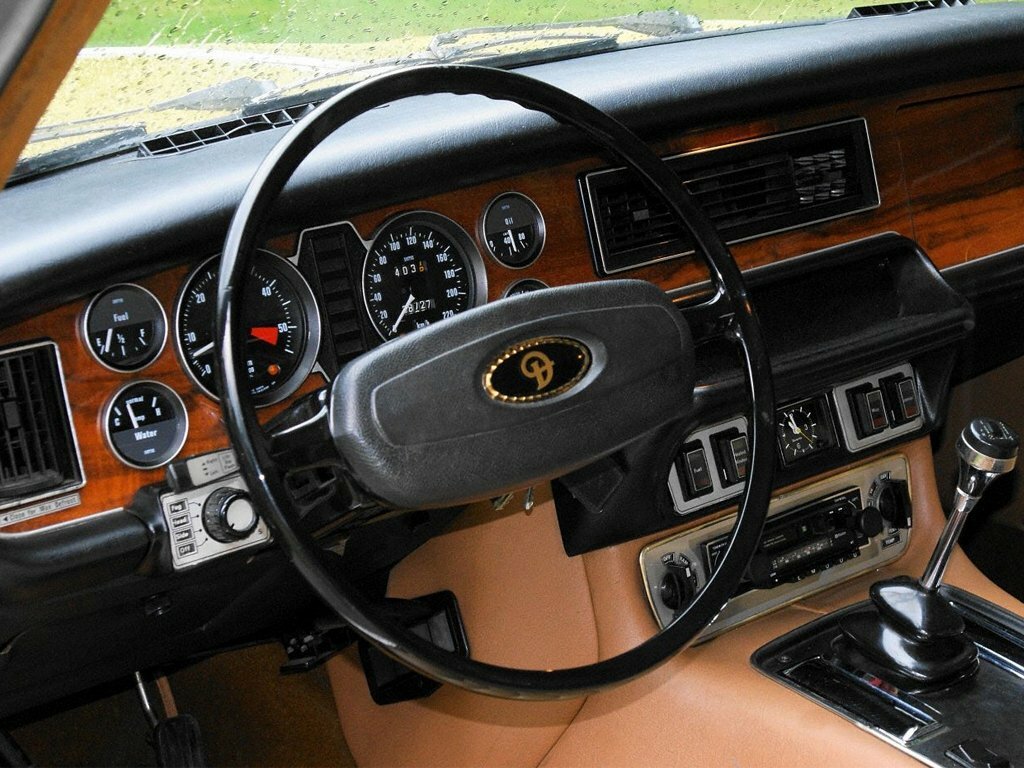 Daimler Sovereign (XJ6), , 1969–1993, Седан: Передняя часть салона