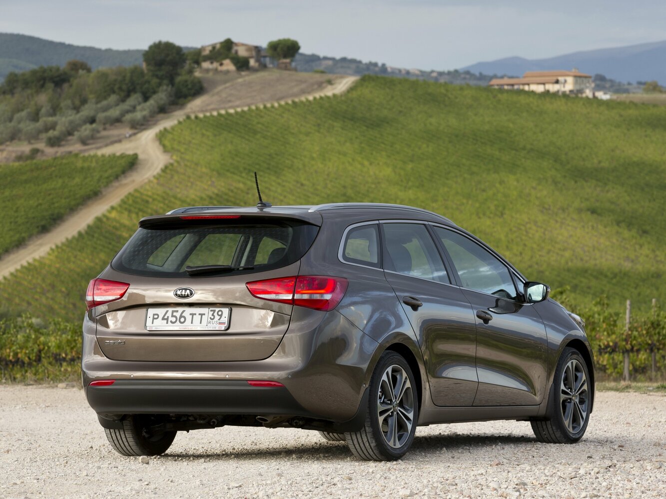 Kia Ceed, II facelift, 2015–2018, Estate 5 door: Rear three-quarter view