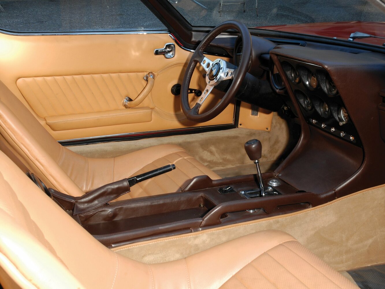 Lamborghini Miura, , 1966–1973, Купе: Передняя часть салона