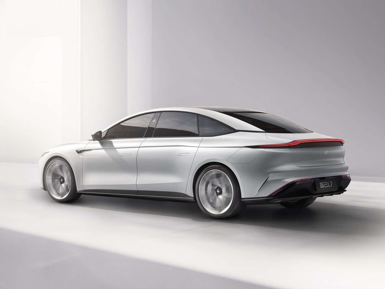 IM Motors (Zhiji) L7, , 2022–2024, Седан: Вид сзади в три четверти