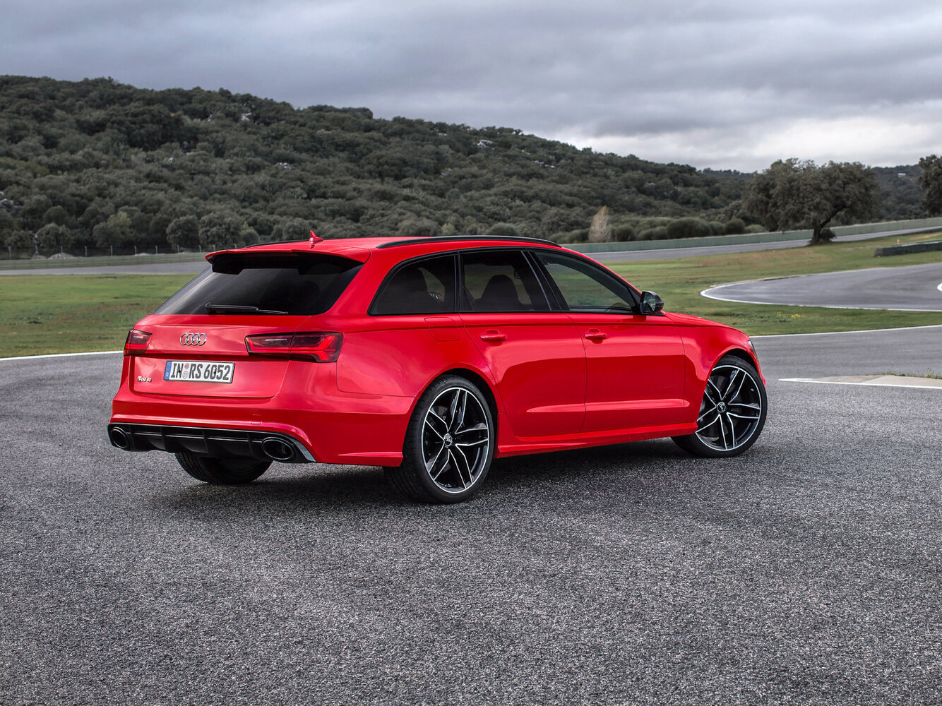 Audi RS 6, III (C7) facelift, 2014–2018, Estate 5 door: Rear three-quarter view