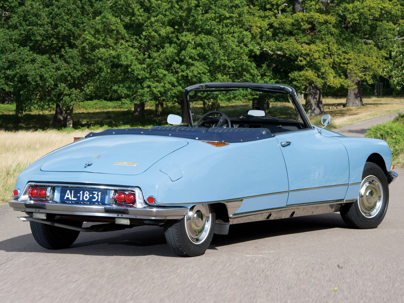 Citroen DS, I facelift 2, 1967–1976, Convertible: Rear three-quarter view