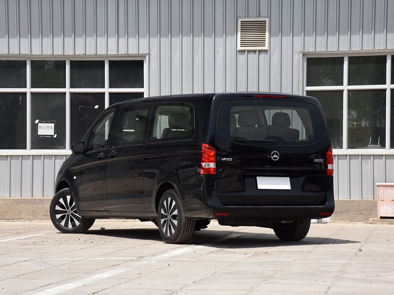 Mercedes-Benz Vito, III (W447) facelift, 2019–2023, Minivan L3: Rear three-quarter view