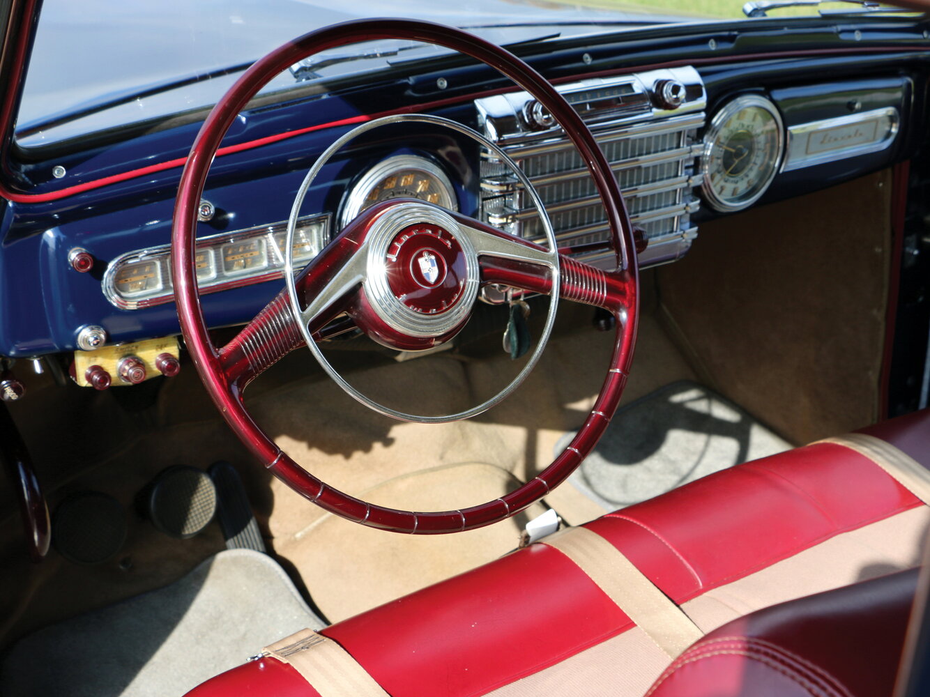 Lincoln Continental, I Рестайлинг 2, 1946–1948, Купе: Передняя часть салона