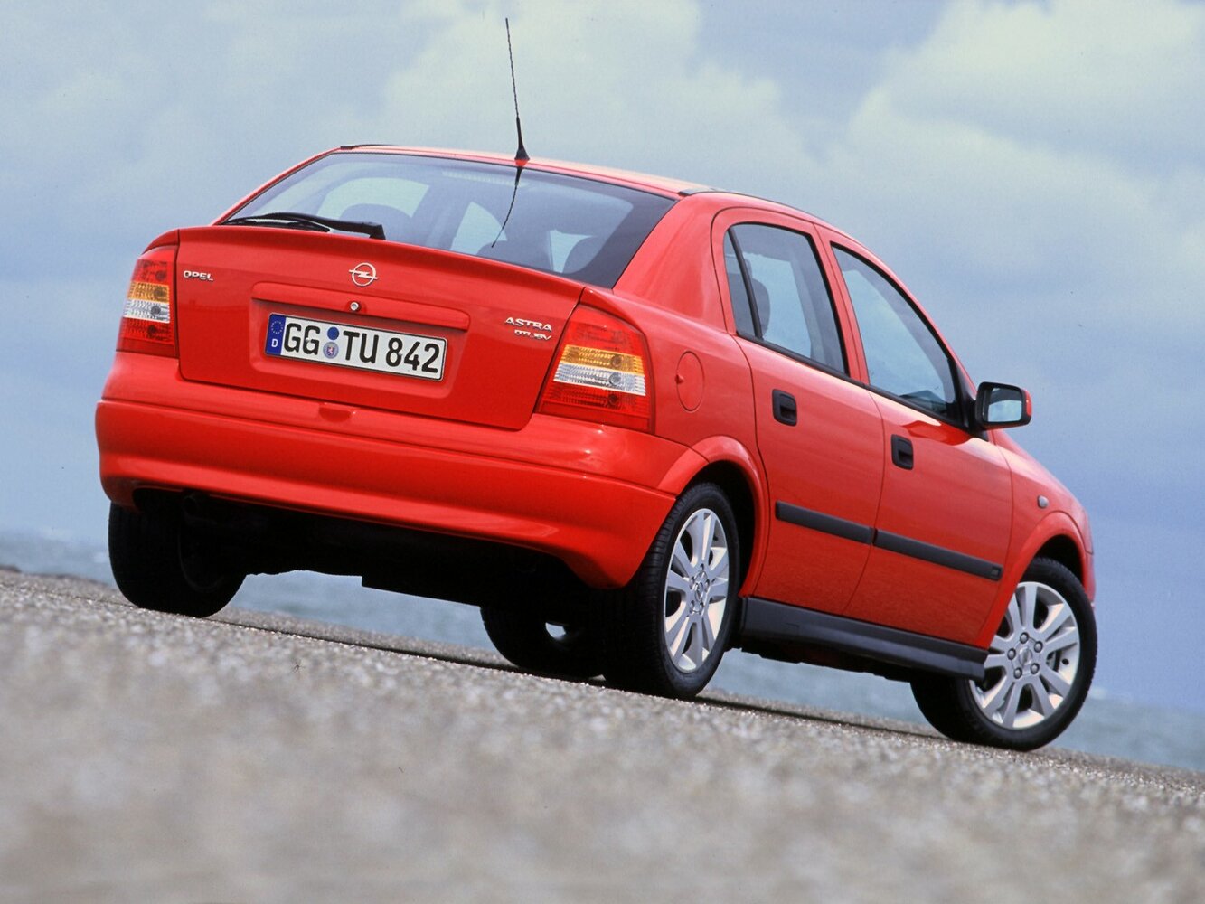 Opel Astra, G, 1998–2009, Хэтчбек 5 дв.: Вид сзади в три четверти