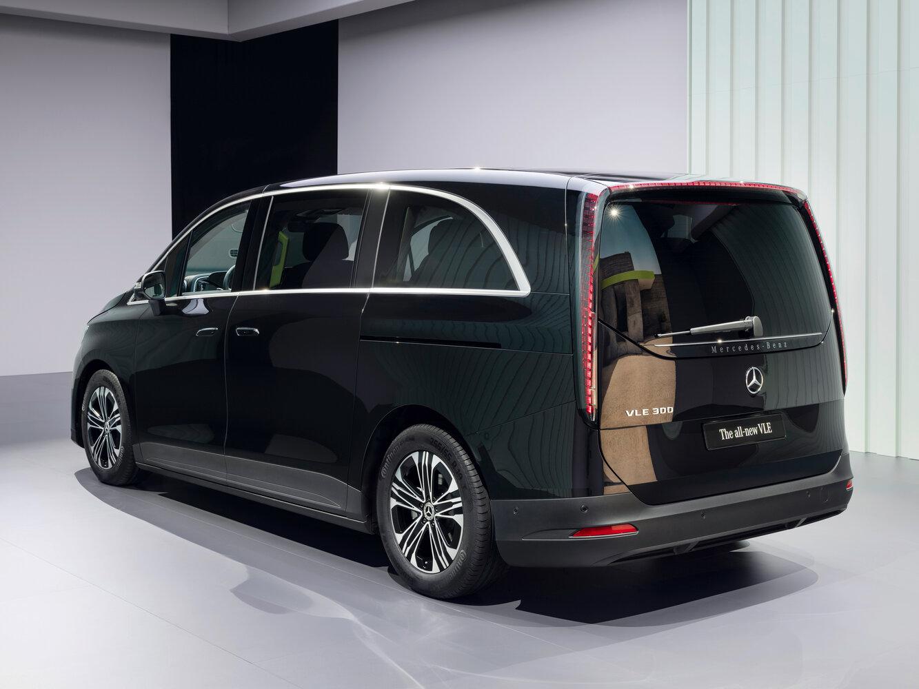 Mercedes-Benz VLE, , 2026–2026, Минивэн: Вид сзади в три четверти