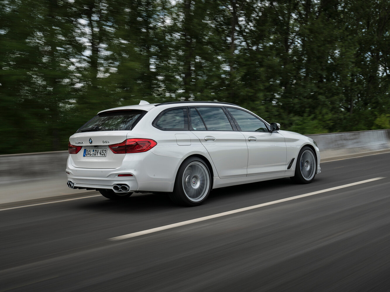 Alpina D5, G30/G31, 2017–2020, Универсал 5 дв.: Вид сзади в три четверти