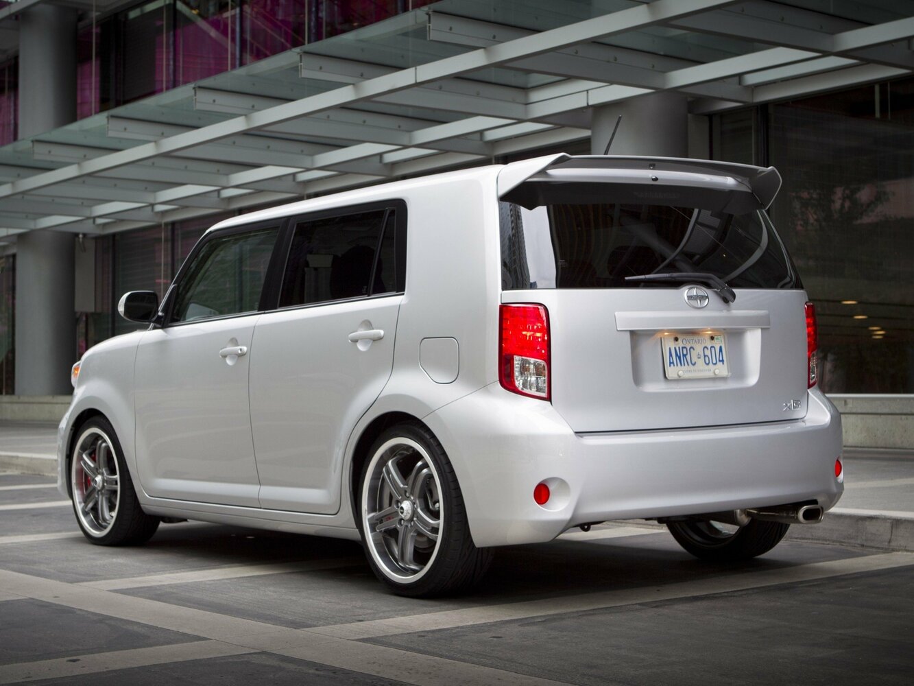 Scion xB, II Рестайлинг, 2010–2015, Компактвэн: Вид сзади в три четверти