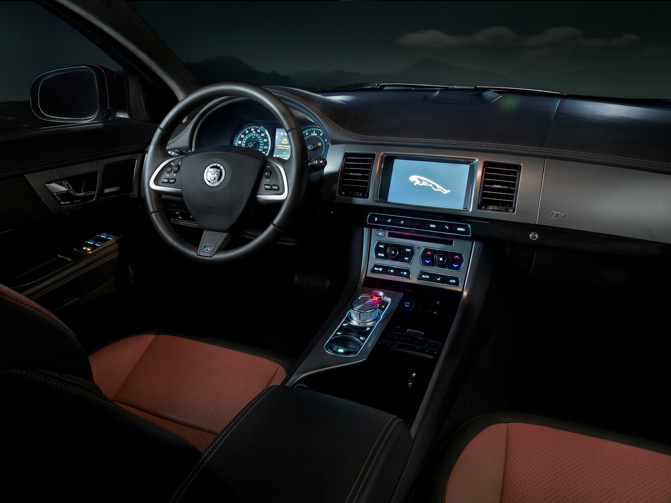 Jaguar XFR, I Рестайлинг, 2011–2015, Седан: Передняя часть салона