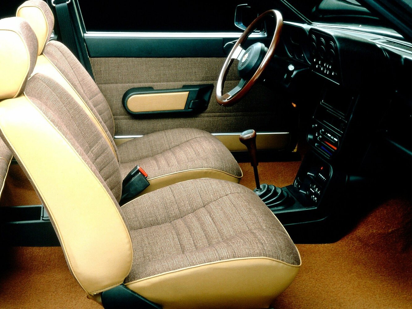 Alfa Romeo 33, I, 1983–1986, Седан: Передняя часть салона