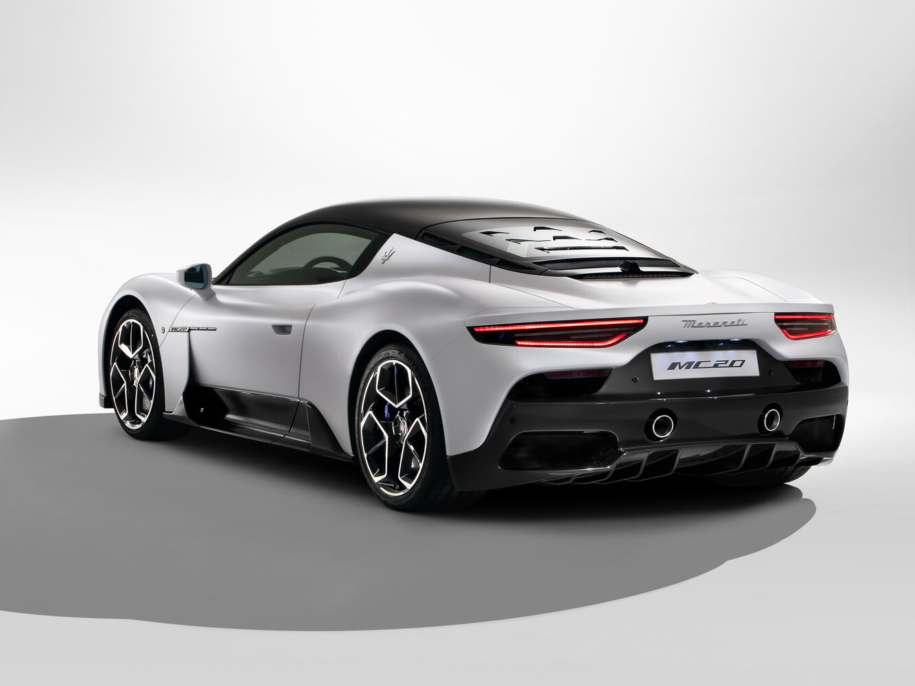 Maserati MC20, , 2020–2026, Купе: Вид сзади в три четверти