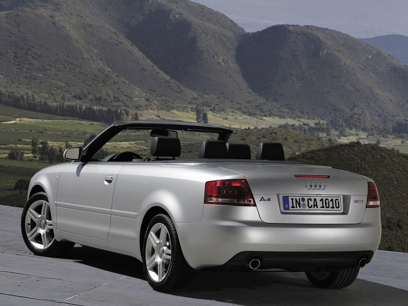 Audi A4, III (B7), 2004–2009, Кабриолет: Вид сзади в три четверти