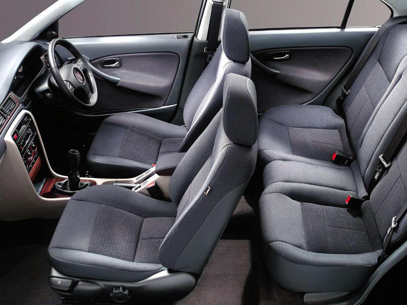 Rover 45, , 1999–2005, Хэтчбек 5 дв.: Передняя часть салона