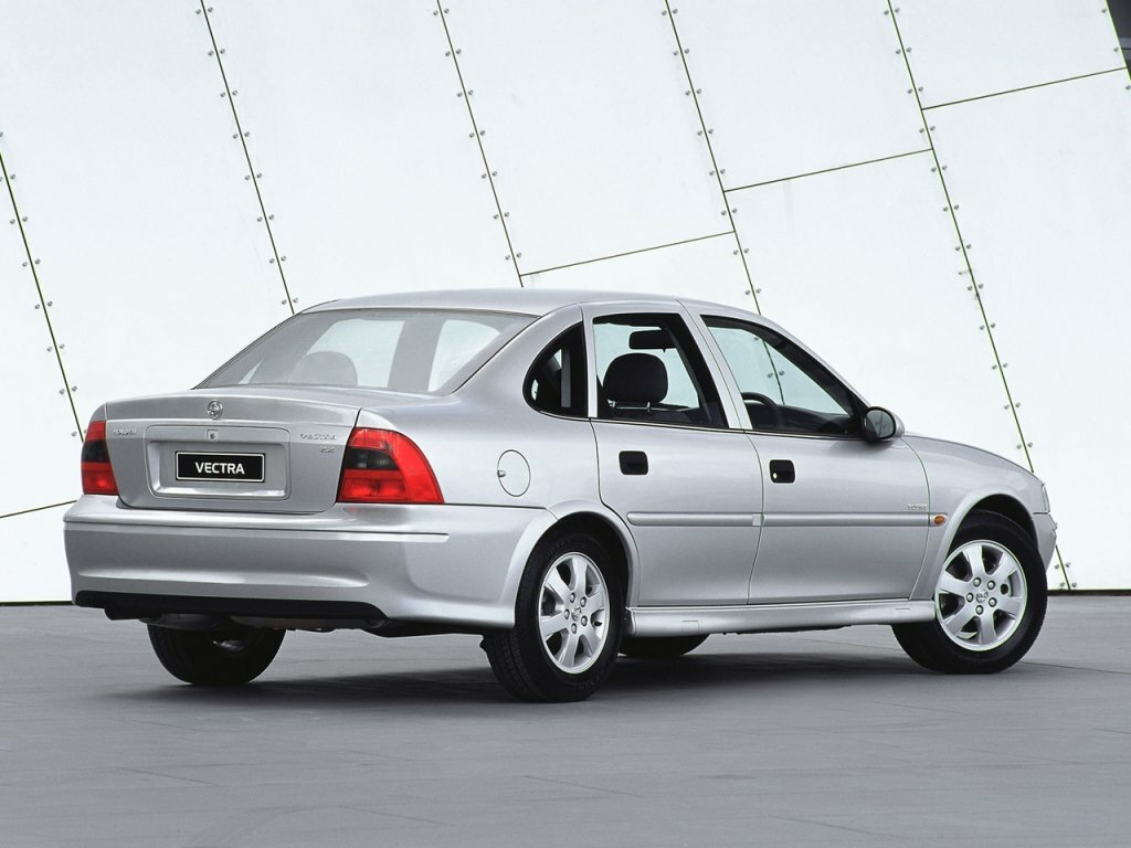 Holden Vectra, , 1998–2001, Седан: Вид сзади в три четверти