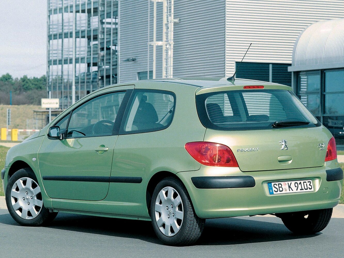 Peugeot 307, I, 2001–2005, Хэтчбек 3 дв.: Вид сзади в три четверти