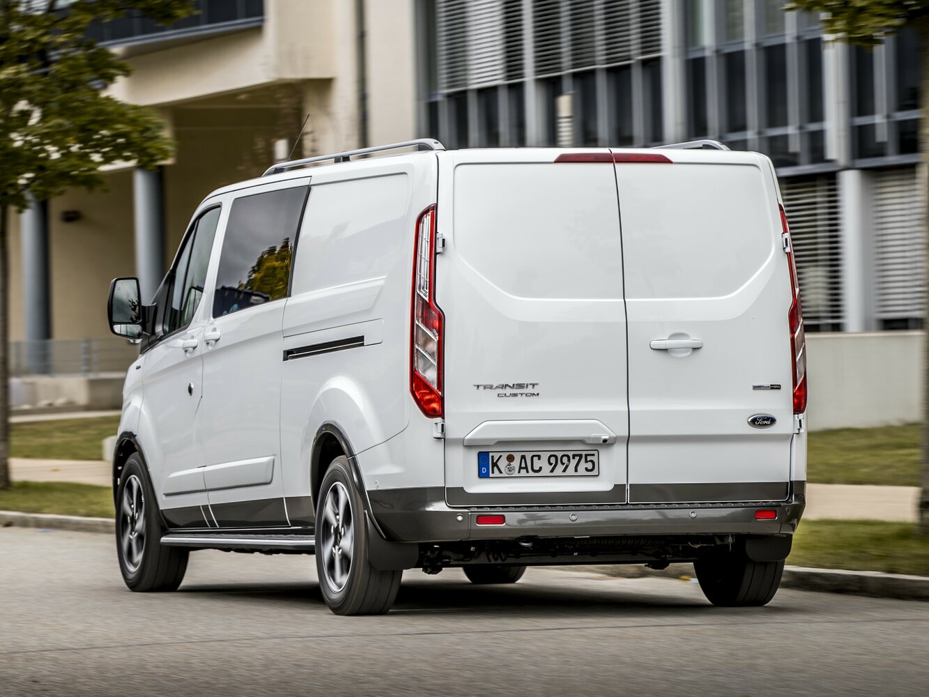 Ford Transit Custom, I Рестайлинг, 2017–2023, Минивэн: Вид сзади в три четверти