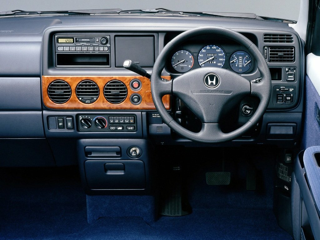 Honda Stepwgn, I Рестайлинг, 1999–2001, Минивэн: Передняя панель