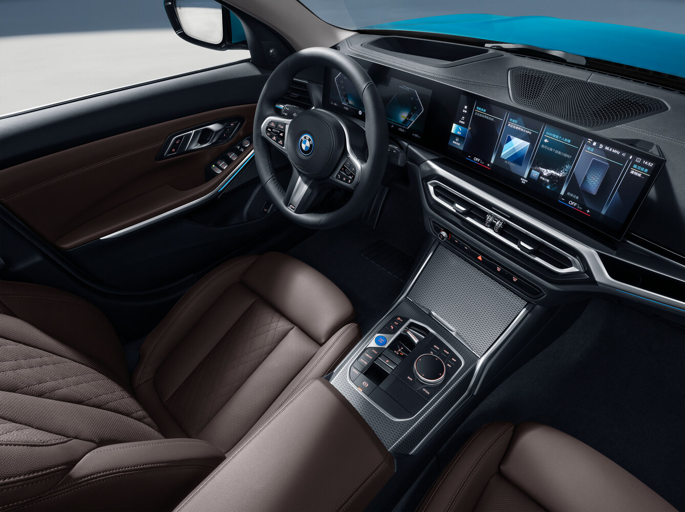 BMW i3, I (G28), 2022–2023, Седан: Передняя часть салона