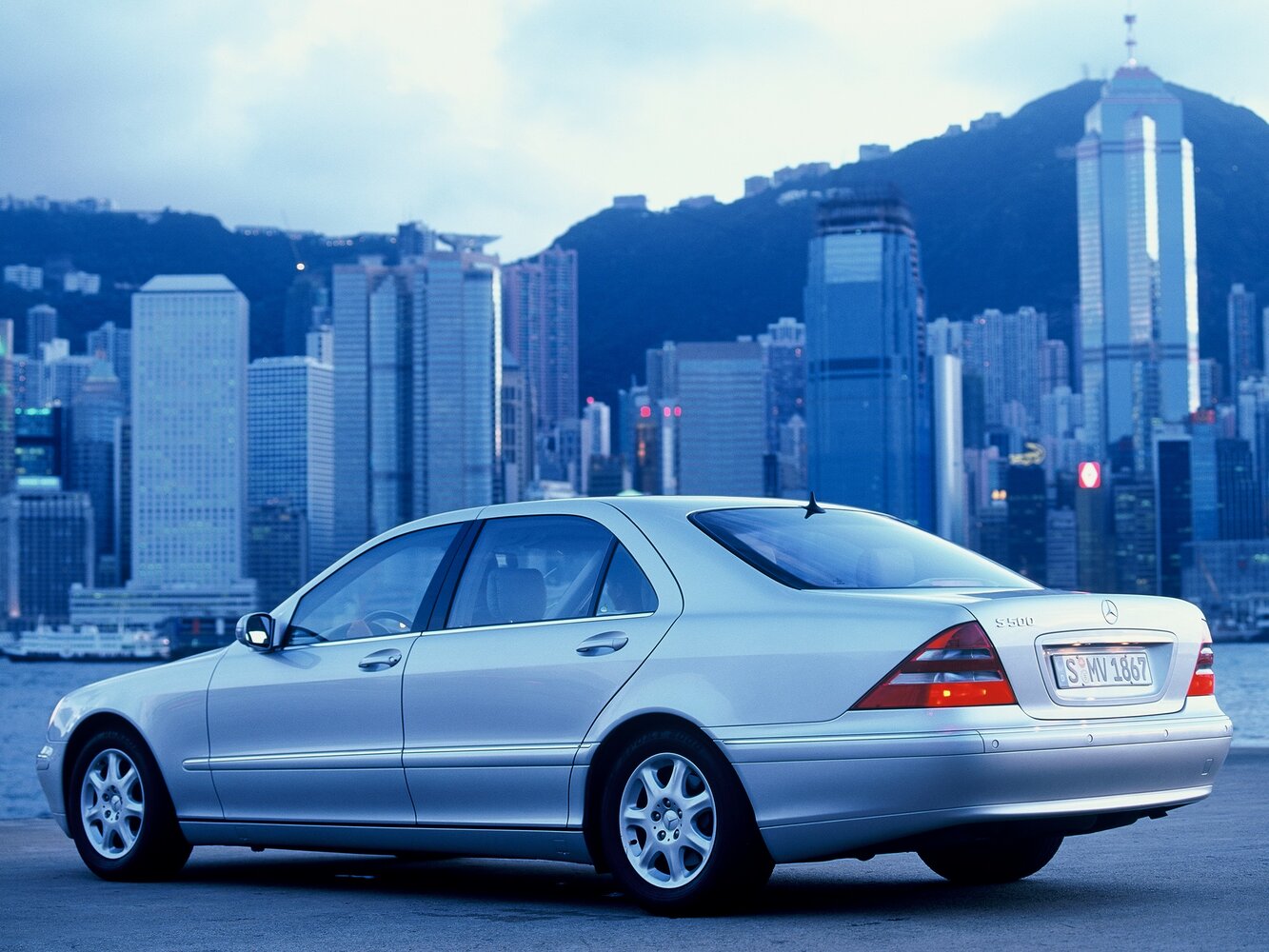 Mercedes-Benz S-Класс, IV (W220), 1998–2005, Седан Long: Вид сзади в три четверти