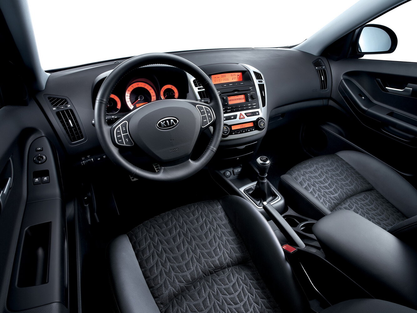 Kia Ceed, I, 2006–2010, Хэтчбек 3 дв.: Передняя часть салона