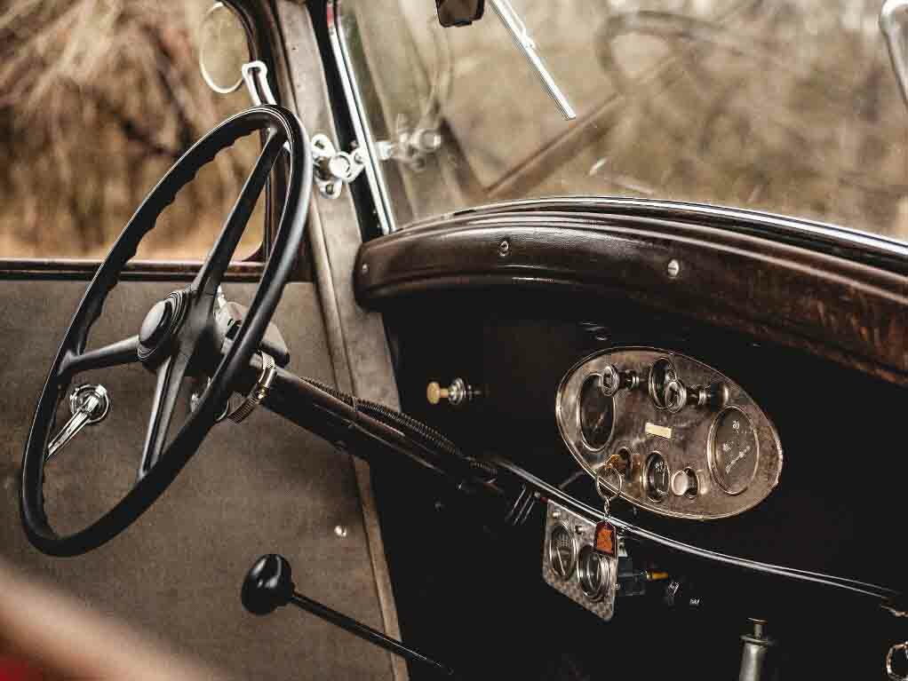 Plymouth De Luxe, I, 1933–1942, Купе: Передняя часть салона