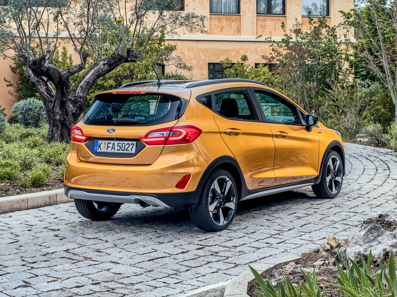 Ford Fiesta, Mk7, 2017–2021, Хэтчбек 5 дв. Active: Вид сзади в три четверти